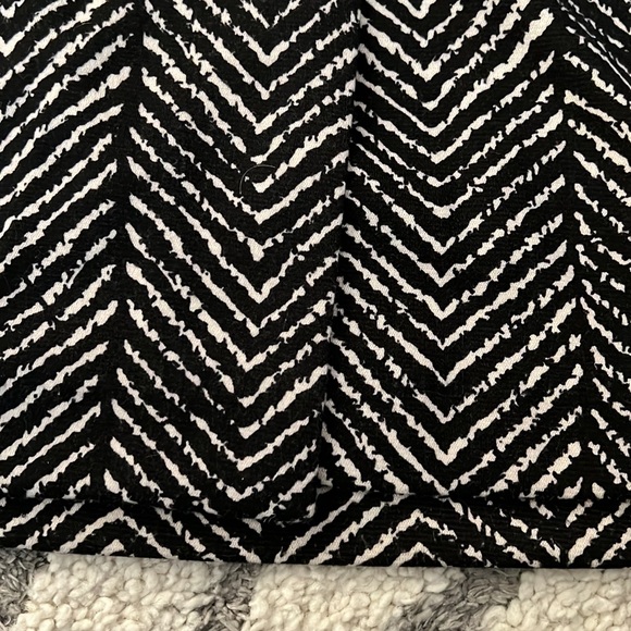 New York & Company draped skirt, black / cream, size 12 EUC! - Picture 6 of 8